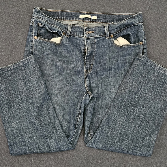 3/$25 Bundle ur 2 favs! Levi's classic straight jeans size 12 - Picture 1 of 5